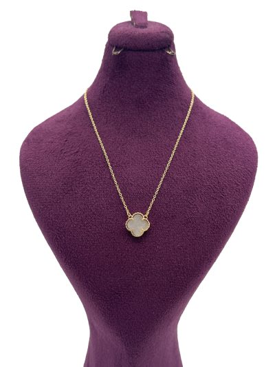 گردنبند طلا 1.74 gr ون کلیف آرپلز زنانه طرح گل چهار پر و سنگ اپال صدفی